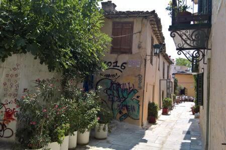 Under The Acropolis, Tiny Room, Big Terrace Athens Exterior photo